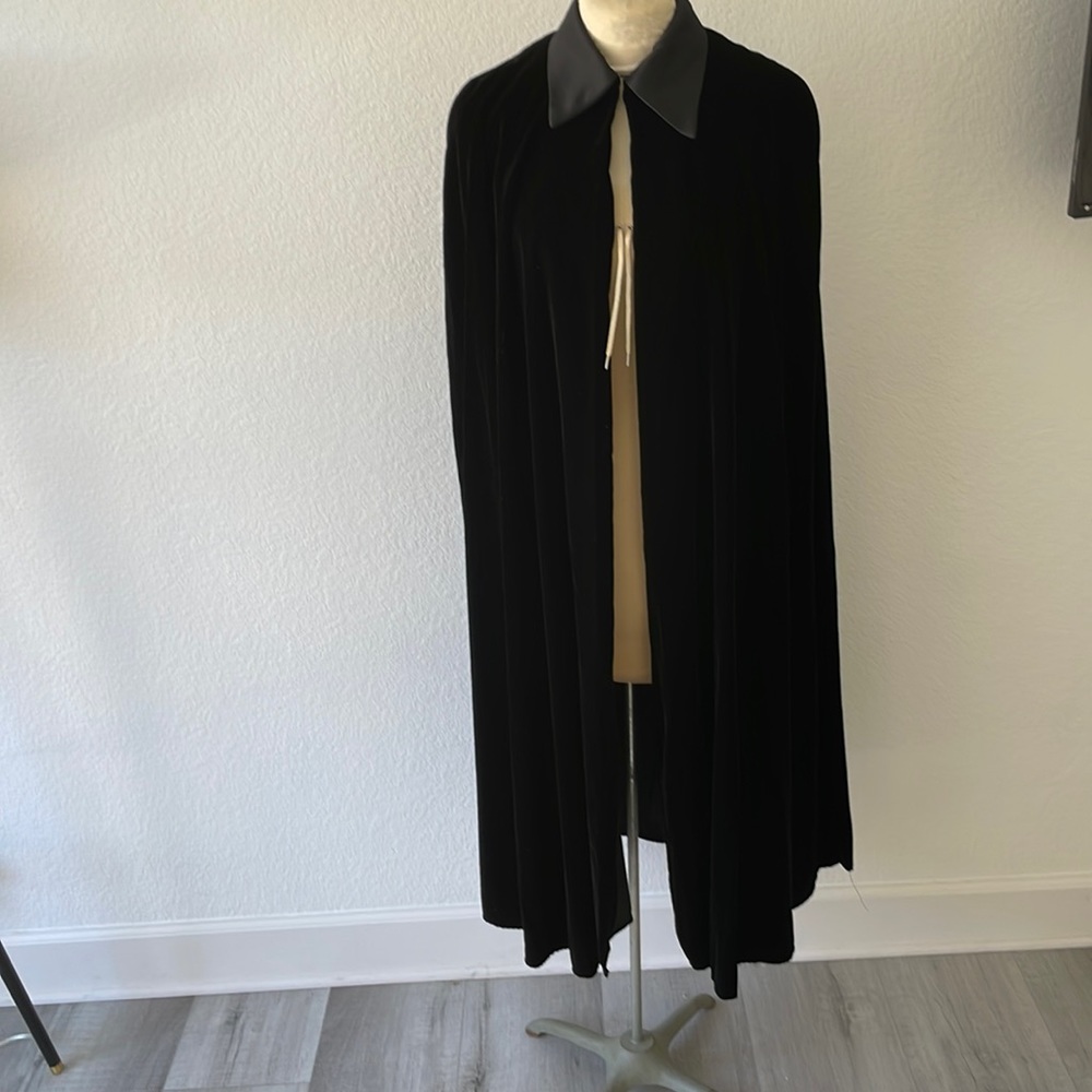 Dave & Johnny Black Felt Cape small